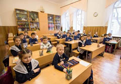 сколько школ в россии