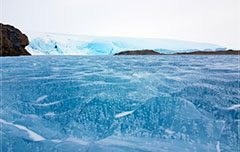 почему в антарктиде много льда